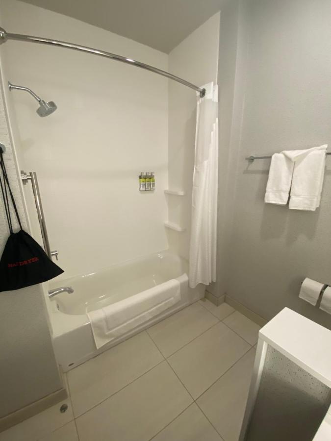 Holiday Inn Express & Suites Madison By Ihg Zewnętrze zdjęcie