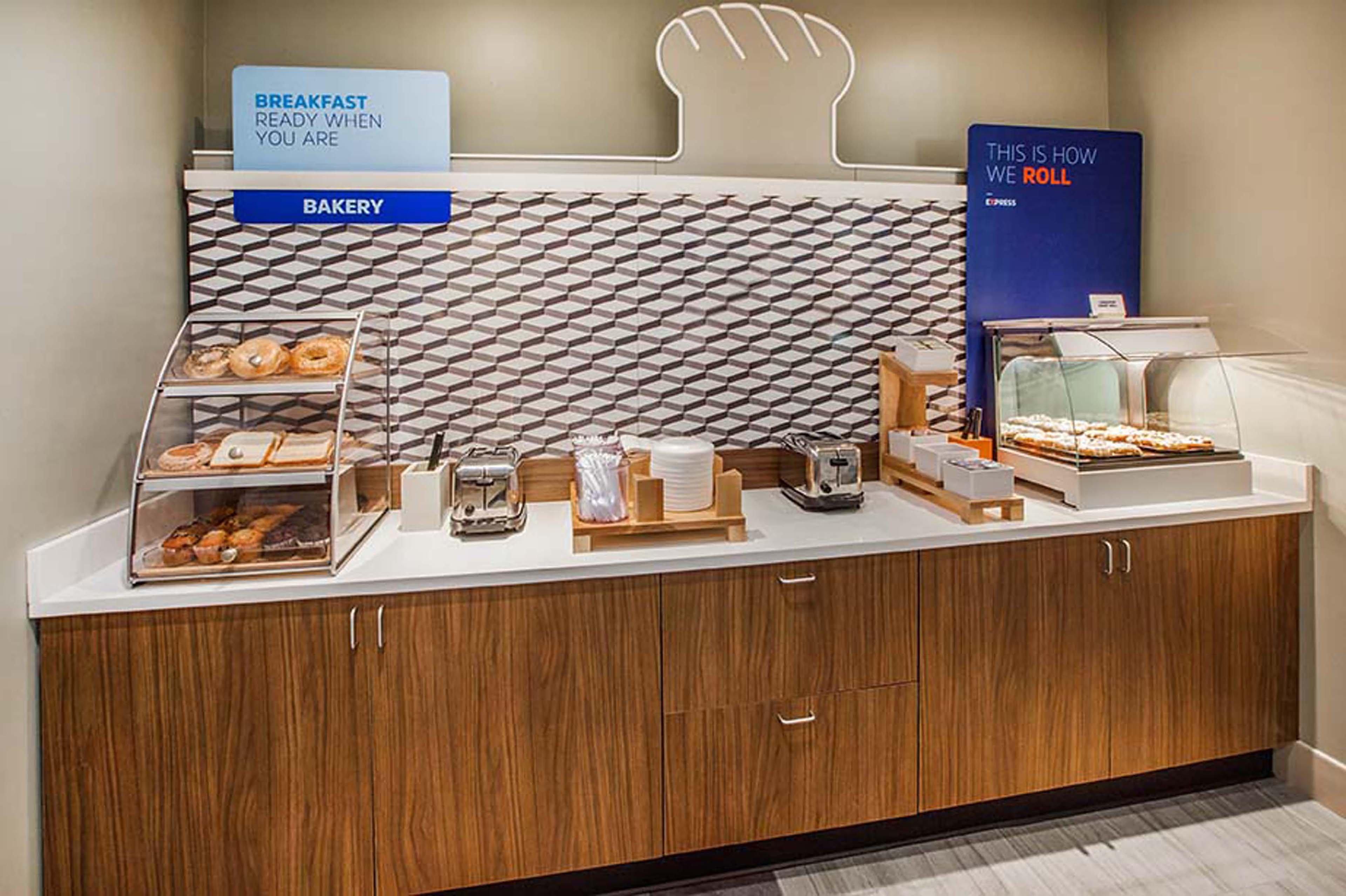 Holiday Inn Express & Suites Madison By Ihg Zewnętrze zdjęcie